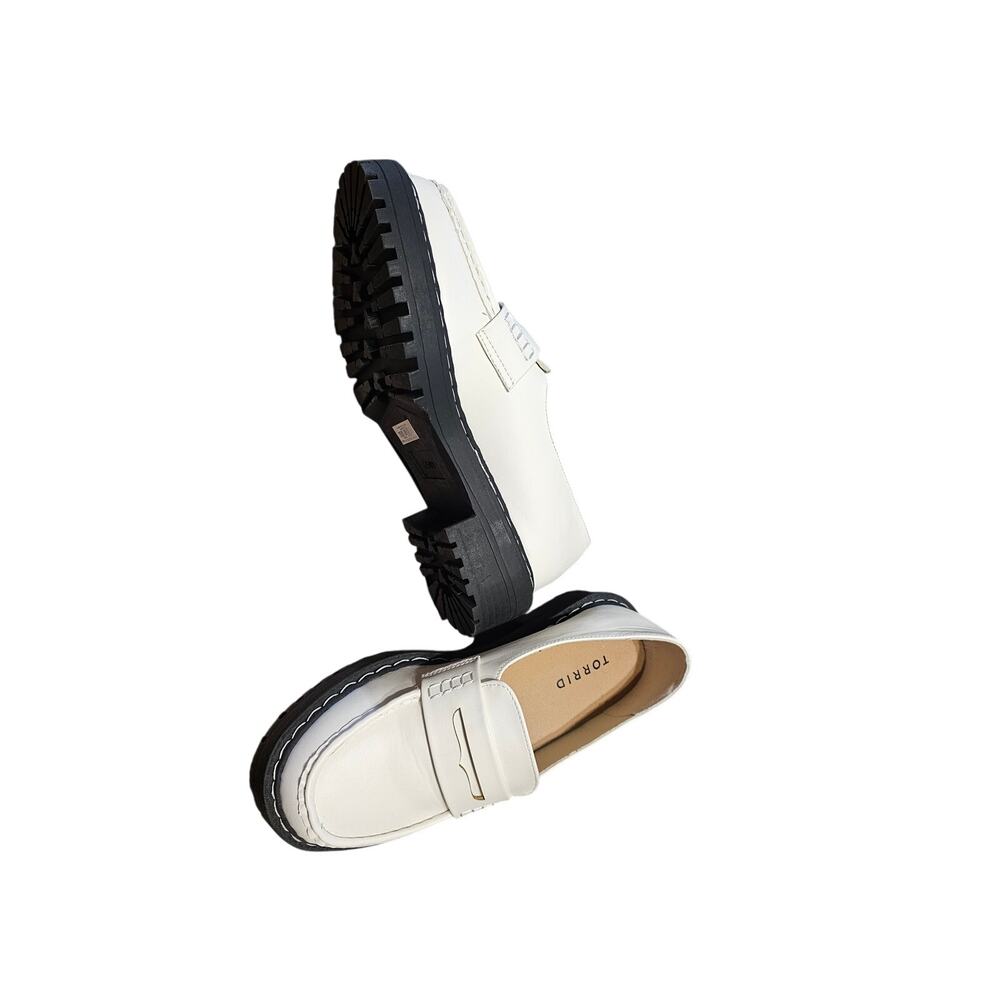 Torrid Womens NWT White 90s Vegan Leather Chunky Lug Sole Loafers Sz 6.5 WW